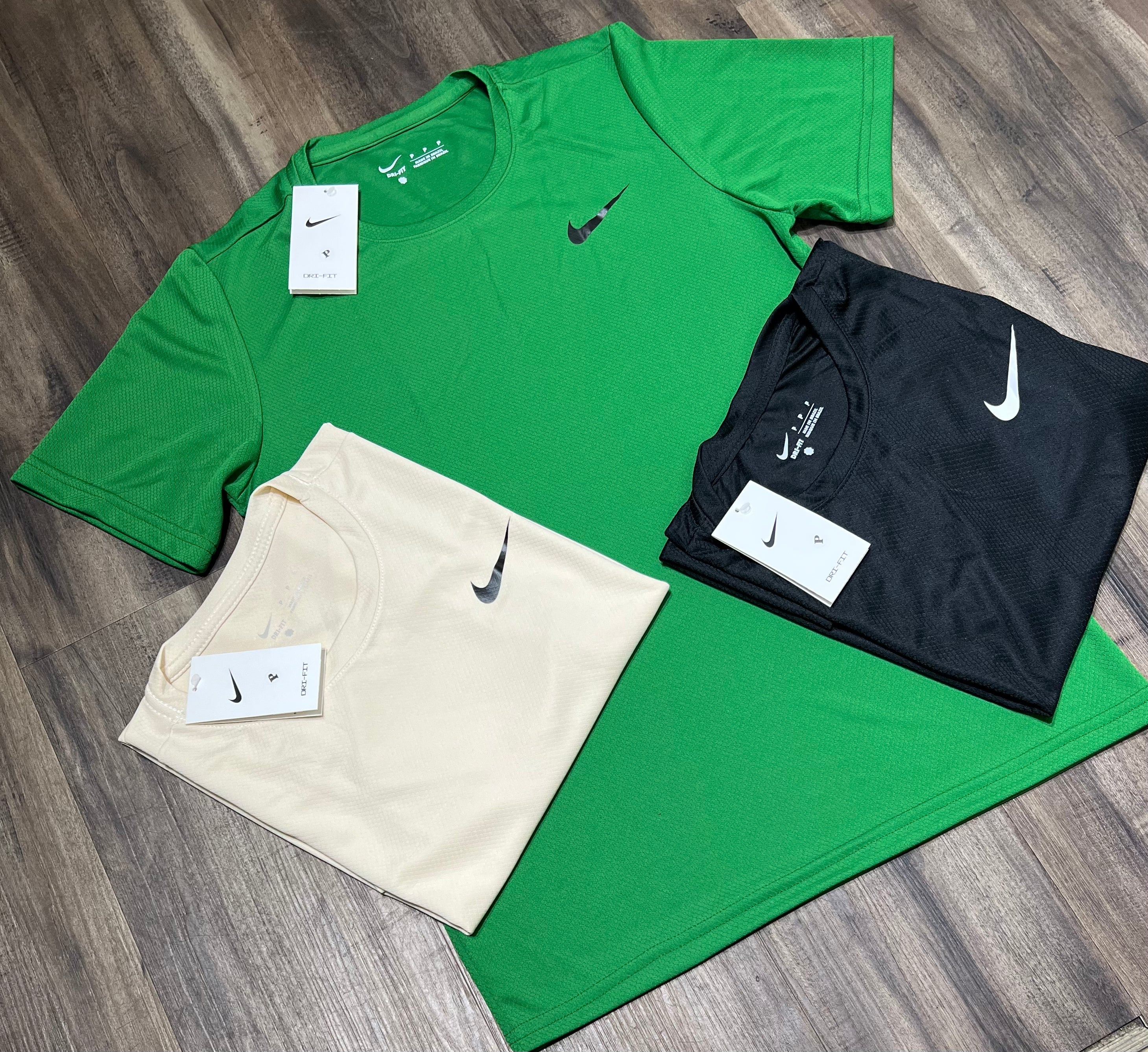 Kit com 3 camisetas Nike dri-fit