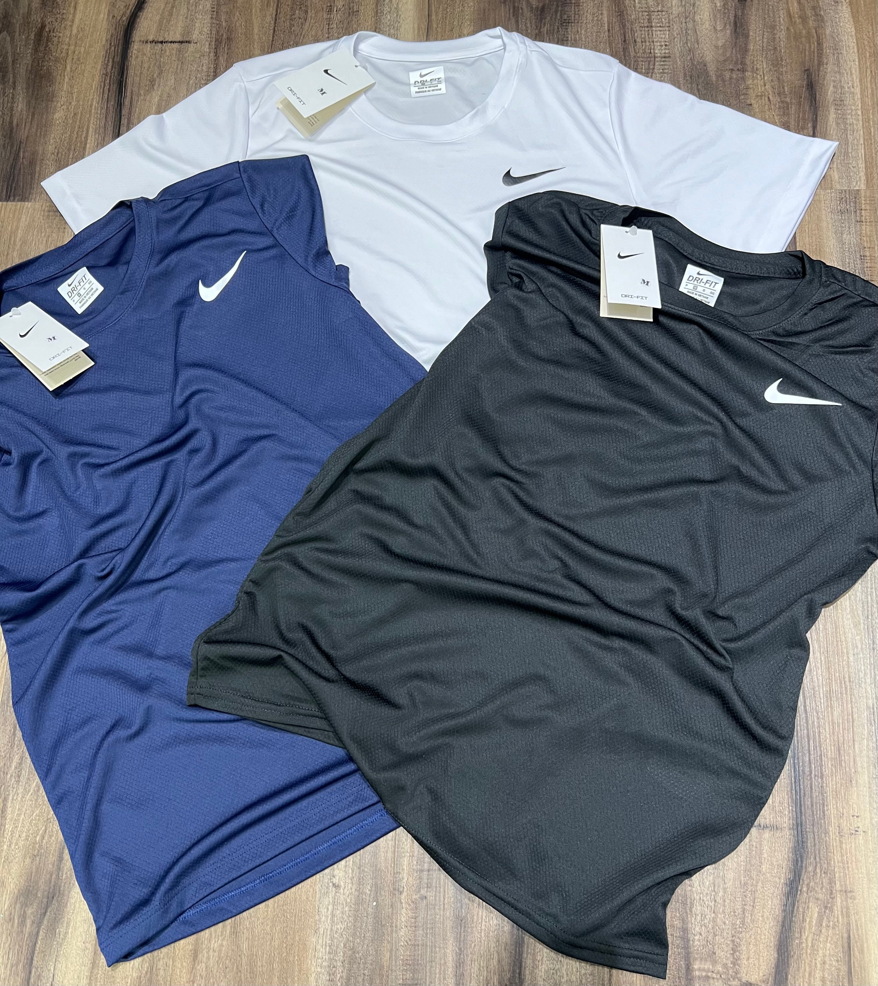 Kit com 3 camisetas Nike dri-fit