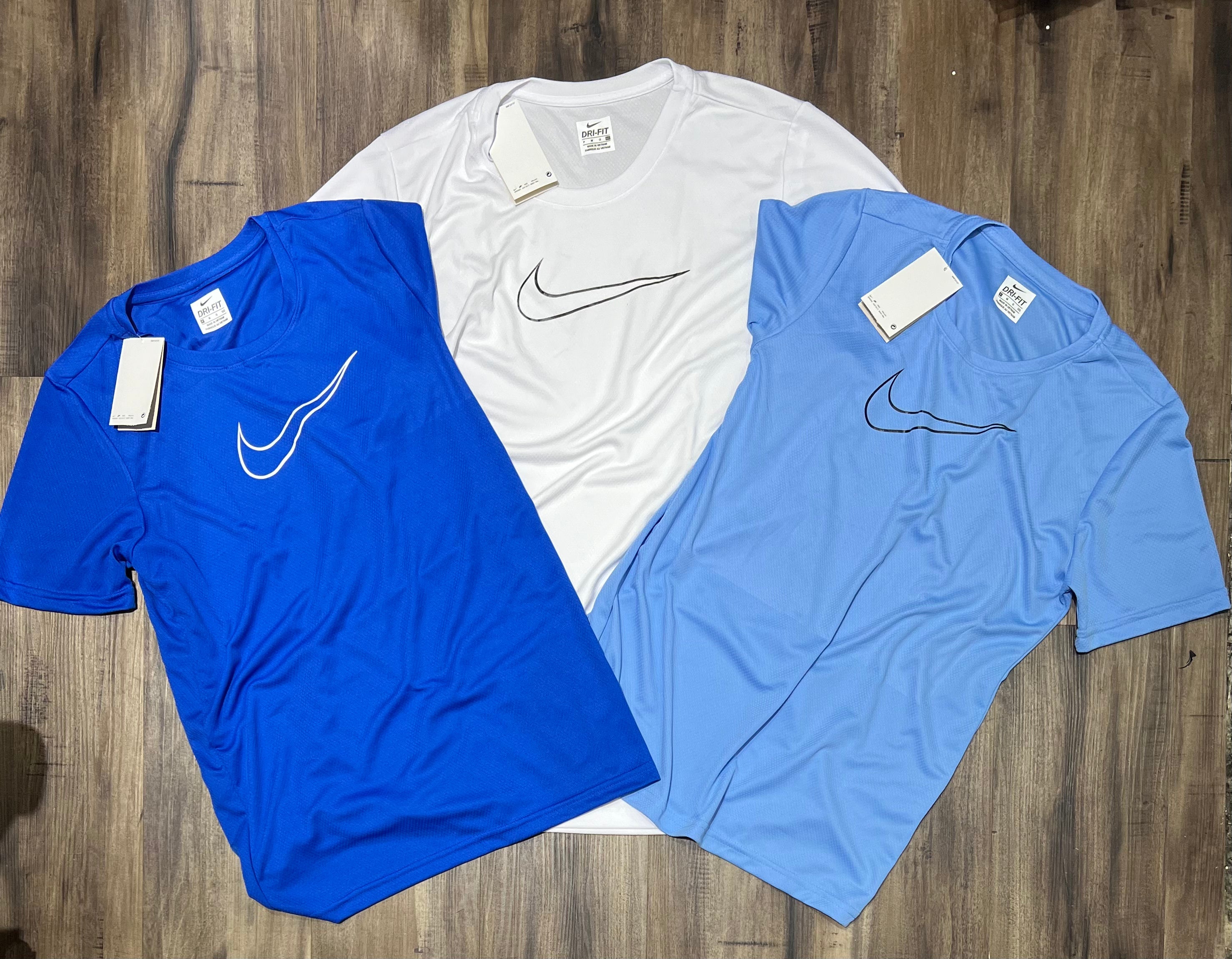 Kit com 3 camisetas Nike dri-fit